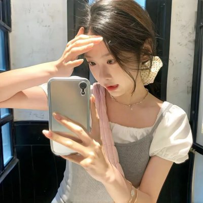 红鞋男子